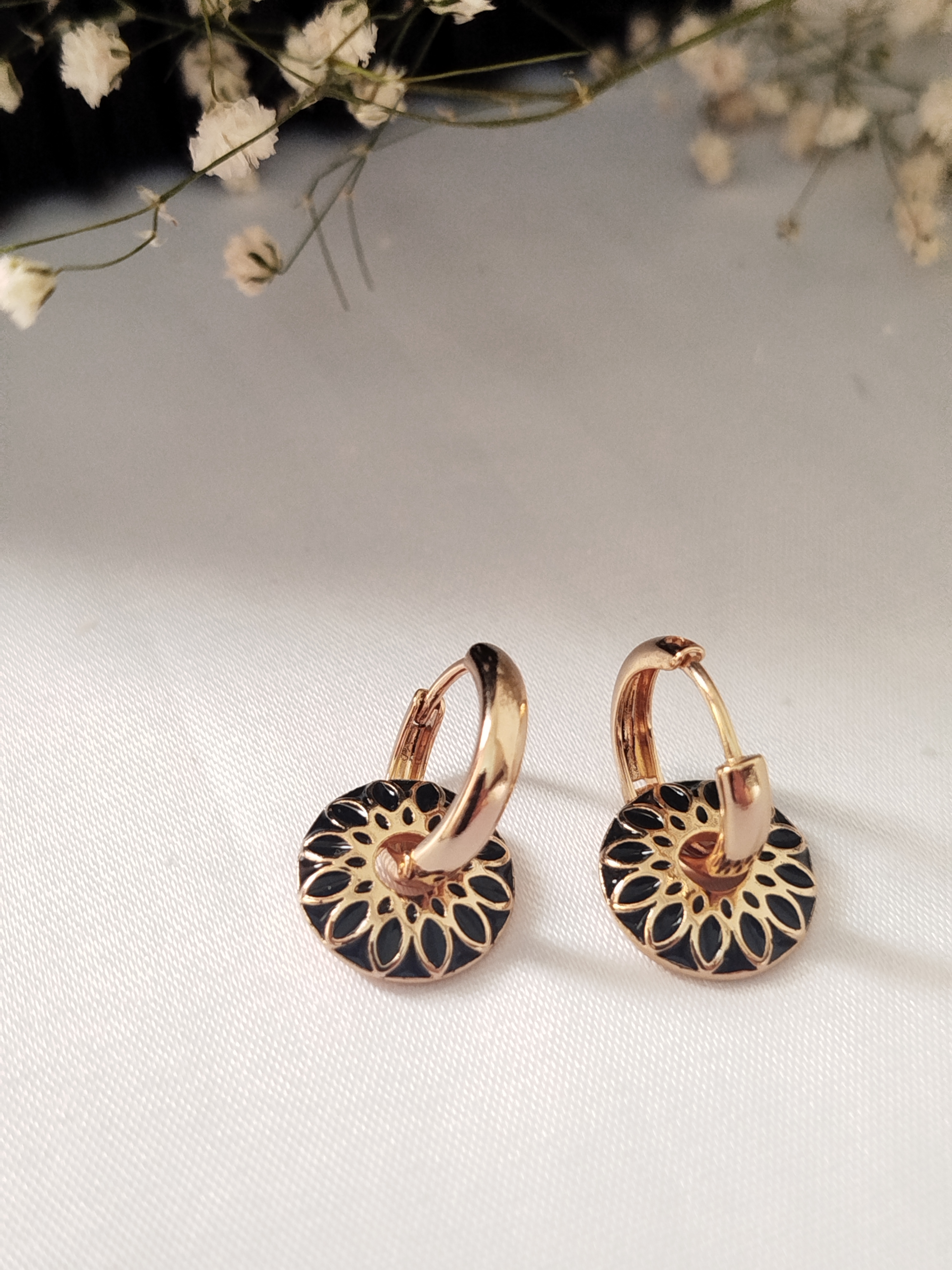 گوشواره حلقه ای آویزدار ژوپینگ با میناکاری مشکی کدG1X4