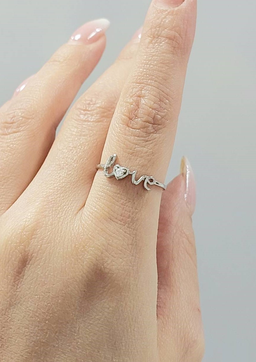 انگشتر نقره زنانه مدل لاو 